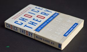 خلاصه کامل کتاب تئوری انتخاب (Choice Theory)